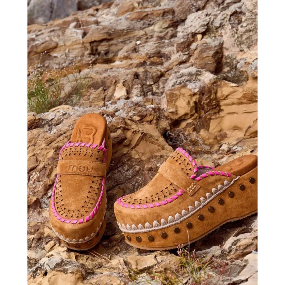 Mou | Leather Overstitching Suede Clogs - Cognac & Pink - 60mm Wedge - Picture 8 of 15